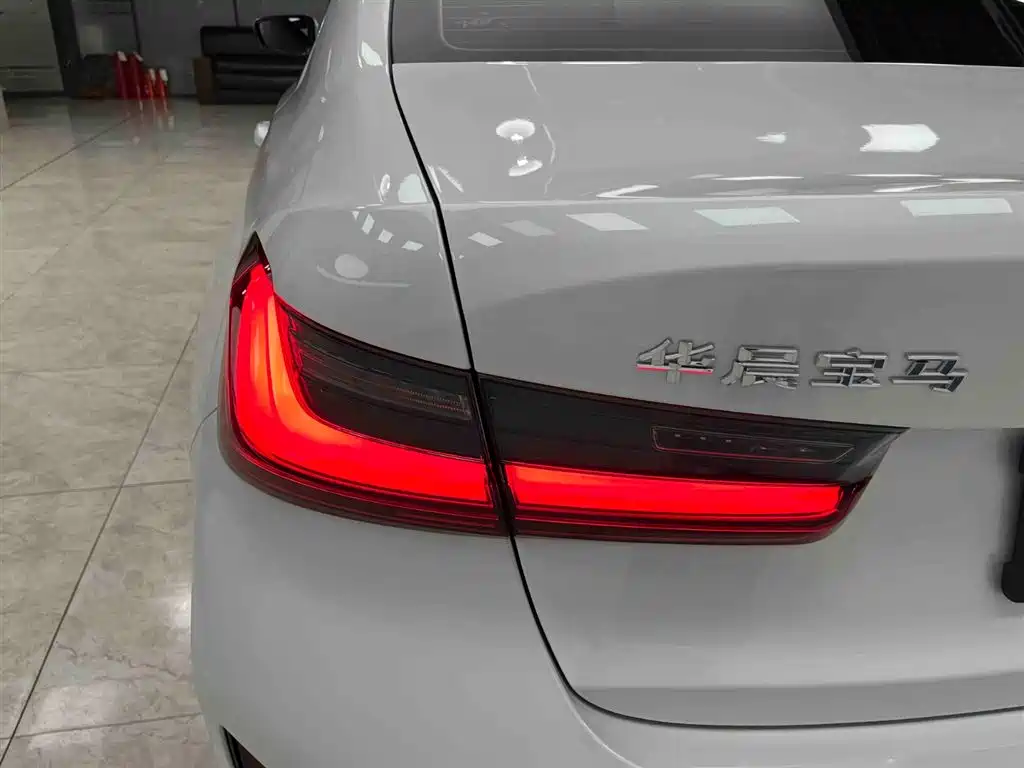 BMW 3 Series 2023 — фото 18