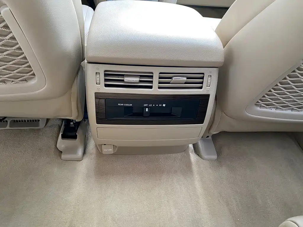Toyota Land Cruiser 2019 — фото 10