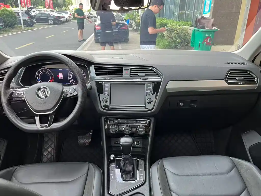 Volkswagen Tiguan L 2018 — фото 9