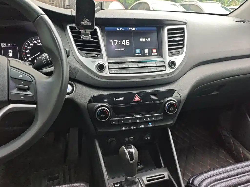 Hyundai Tucson 2015 — фото 13