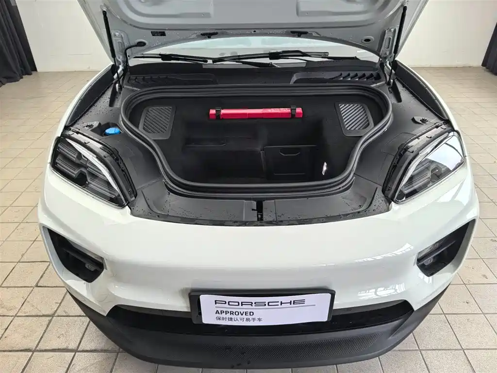 Porsche Macan New Energy 2025 — фото 18