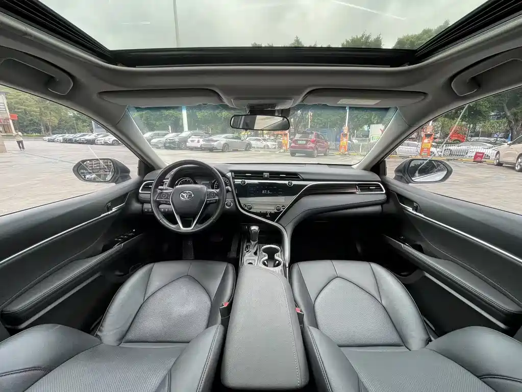 Toyota Camry 2020 — фото 13