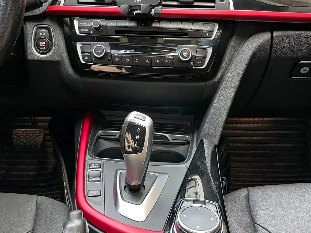 BMW 3 Series 2017 — фото 16