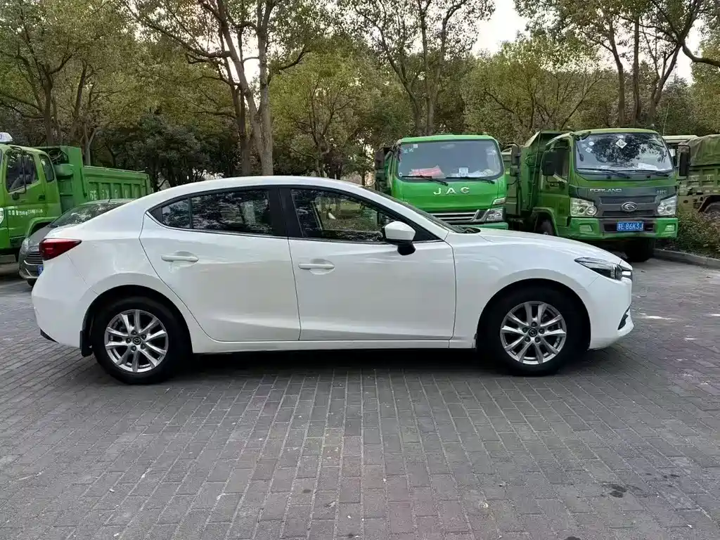 Mazda 3 Axela 2018 — фото 3