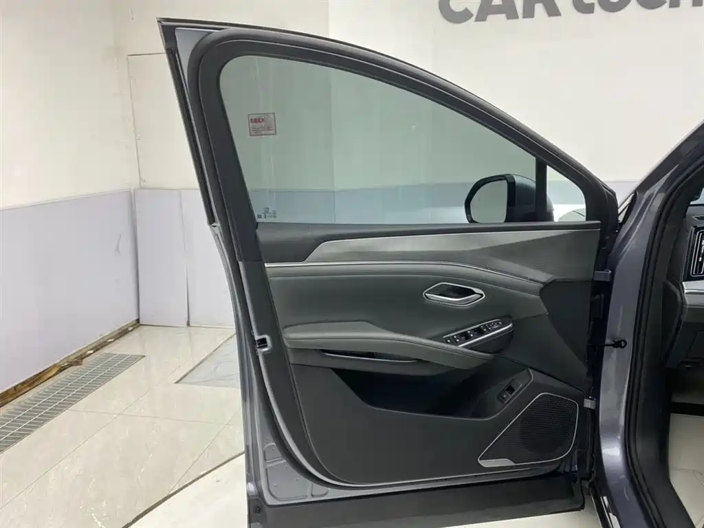 BYD L DM-i 2026 — фото 16