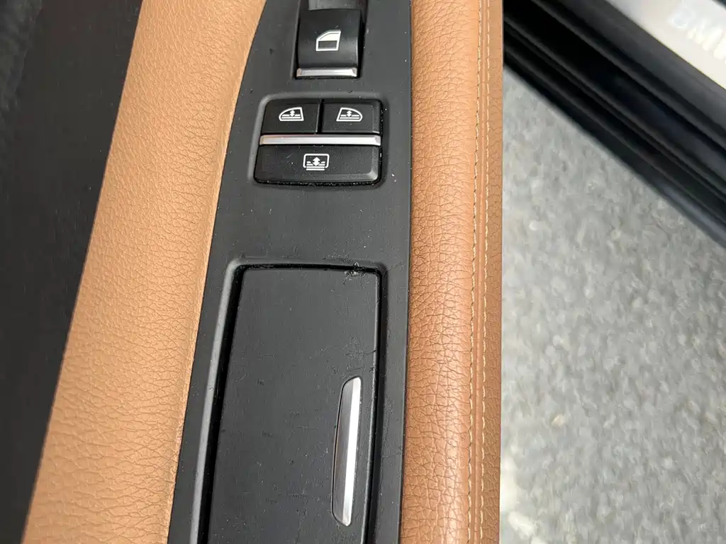 BMW 7 Series 2010 — фото 14