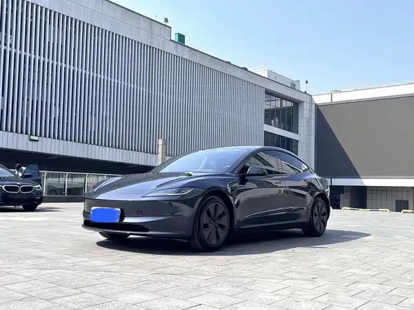 Tesla Model 3 2024