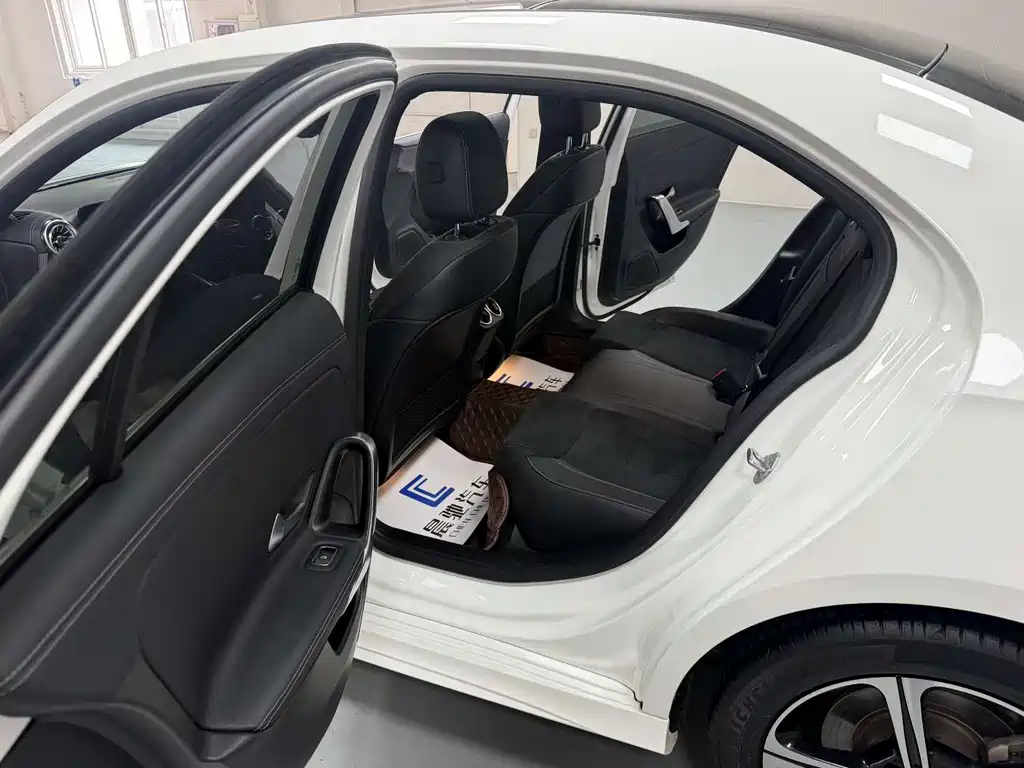 Mercedes-Benz A-Class 2023 — фото 12