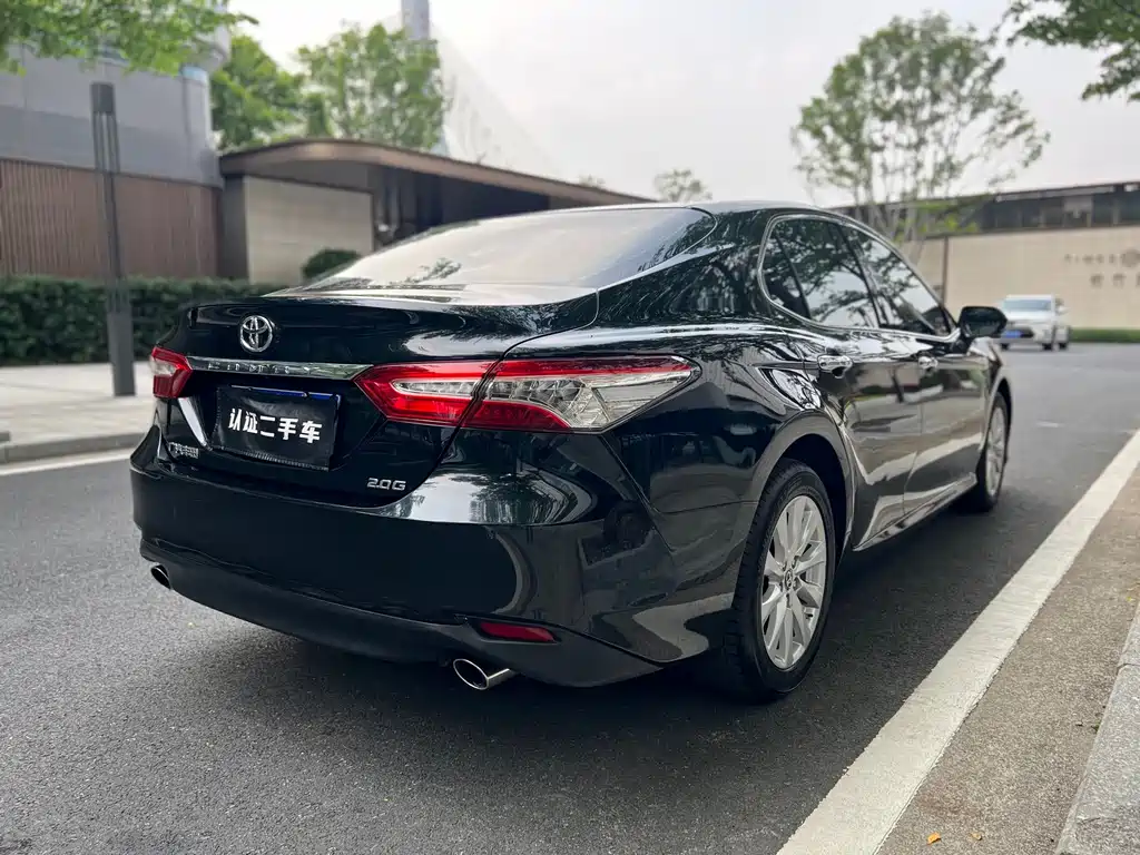 Toyota Camry 2019 — фото 3