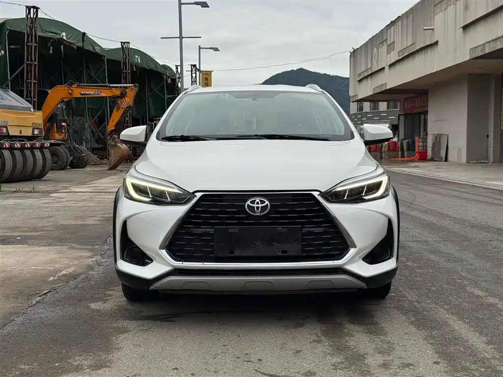 Toyota Yaris L 2021 — фото 2