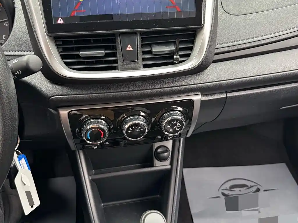 Toyota Yaris L 2021 — фото 14