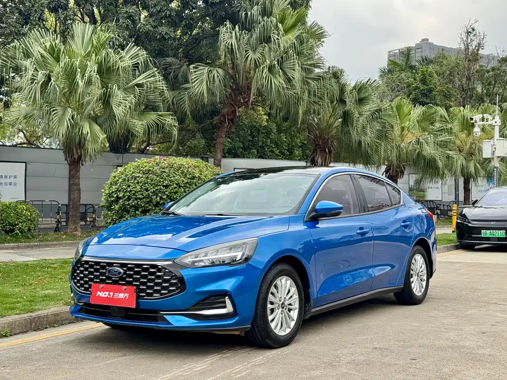Ford Focus 2021 — фото 1