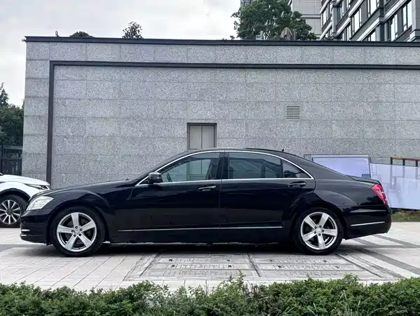 Mercedes-Benz S-Class 2010