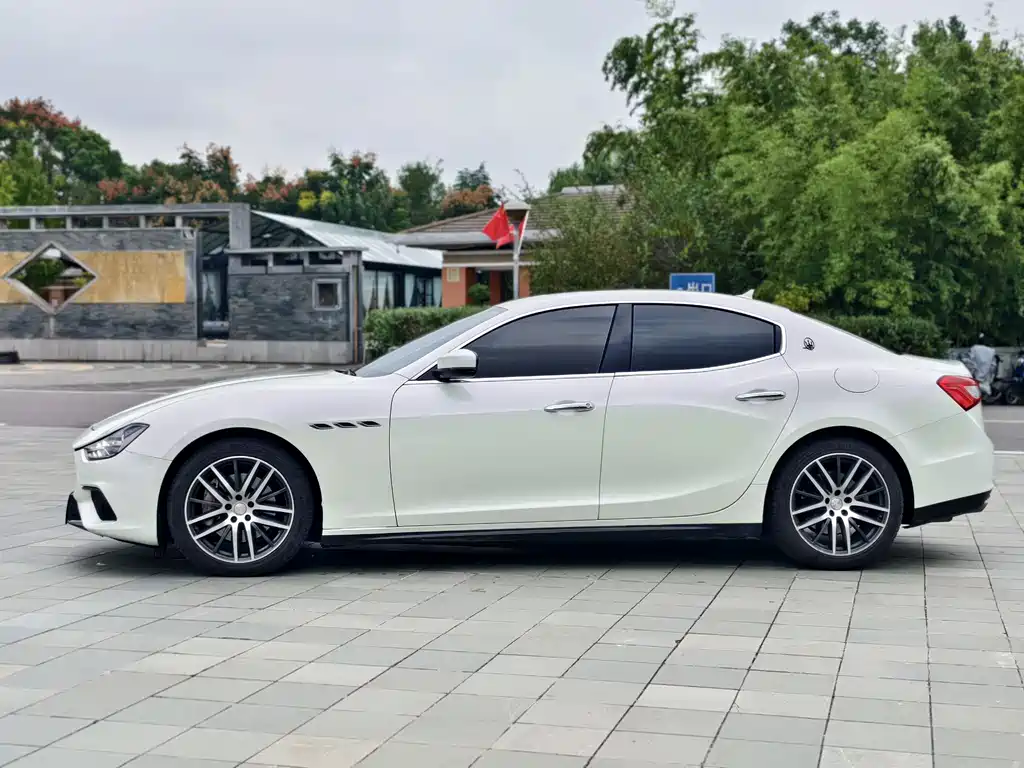 Maserati Ghibli 2017 — фото 9
