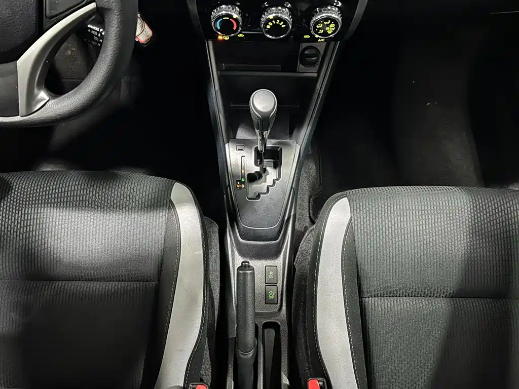 Toyota Yaris L 2022 — фото 13