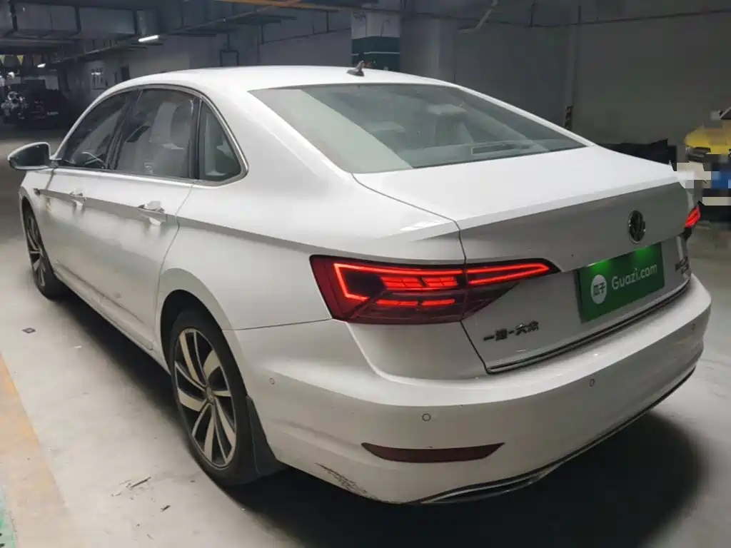 Volkswagen Sagitar 2020