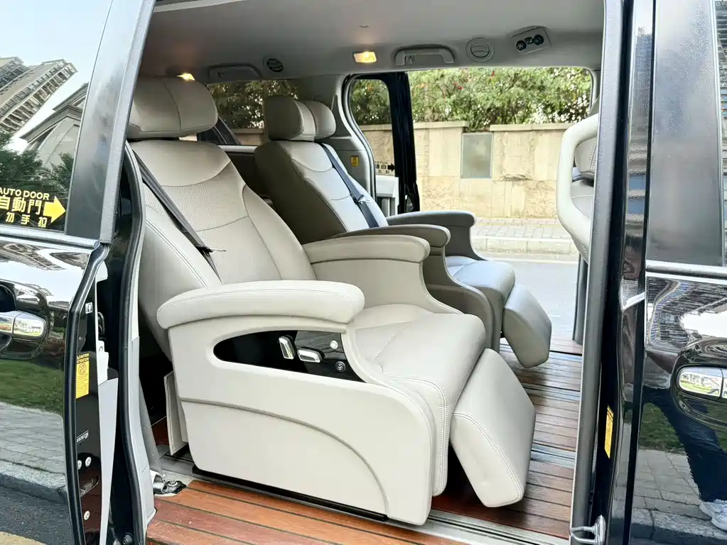 Toyota Sienna 2015 — фото 10