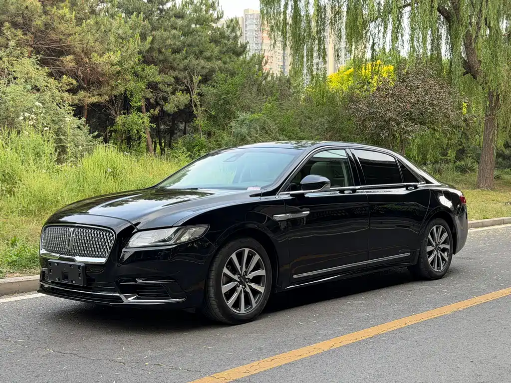 Lincoln Continental 2017 — фото 1