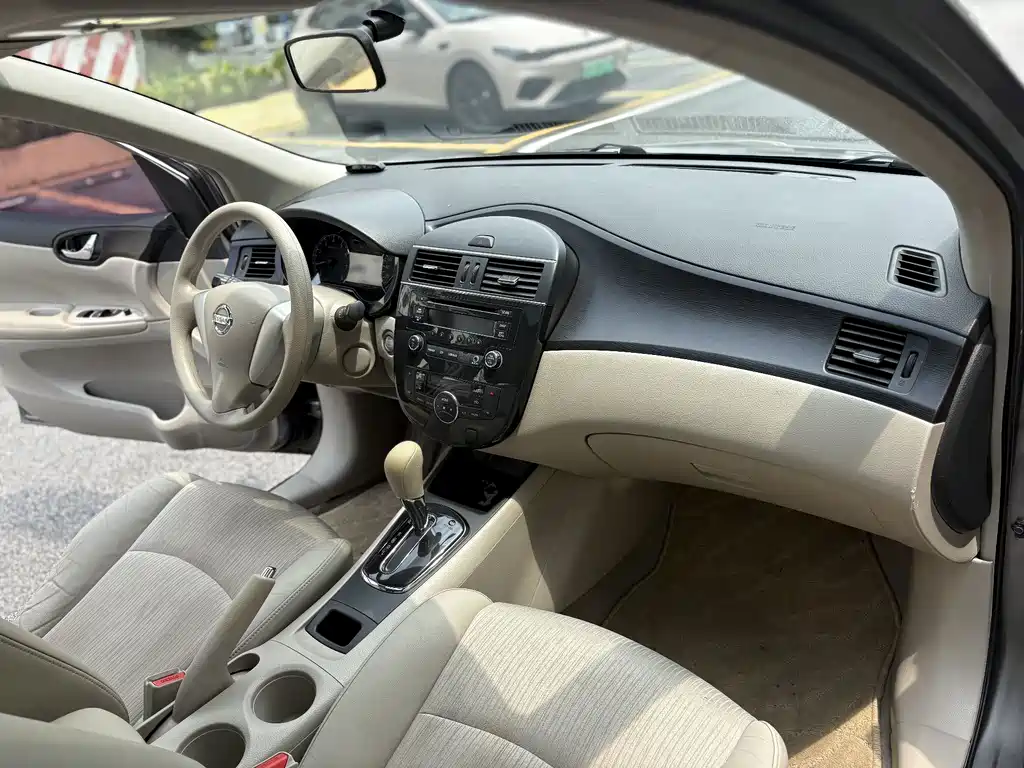 Nissan Tiida 2015 — фото 11