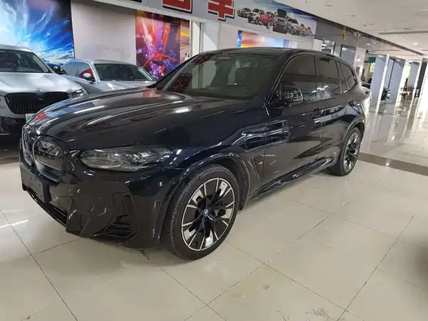 BMW iX3 2024