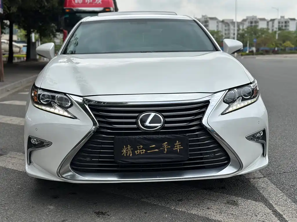 Lexus ES 2017 — фото 2
