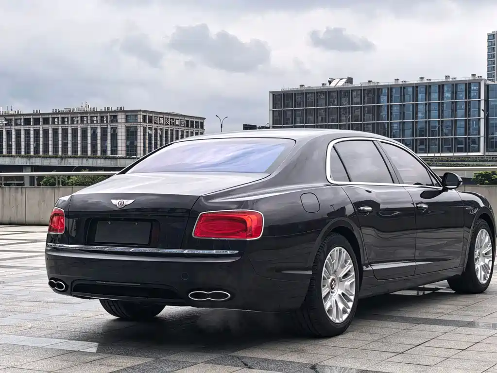 Bentley Flying Spur 2018 — фото 6