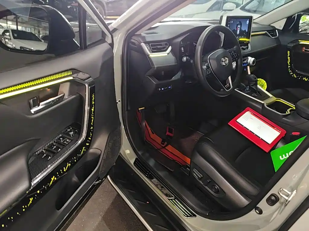 Toyota RAV4 2020 — фото 16