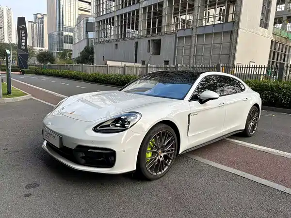 Porsche Panamera 2023