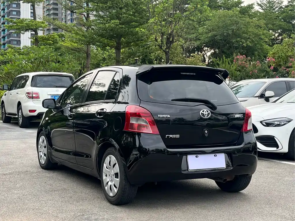 Toyota Yaris 2009 — фото 17