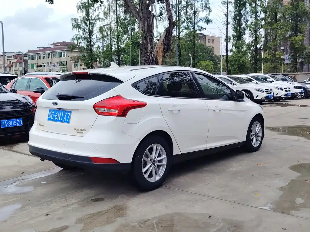 Ford Focus 2018 — фото 15