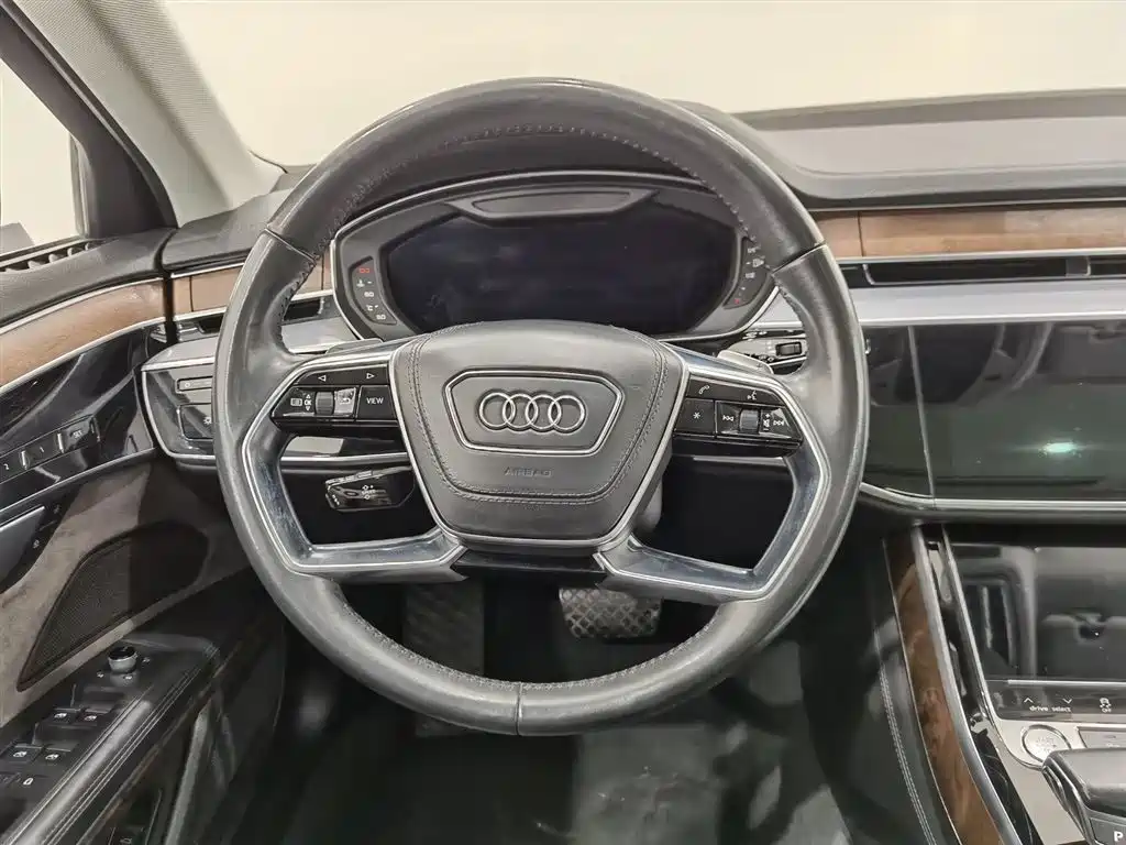 Audi A8 2018 — фото 11