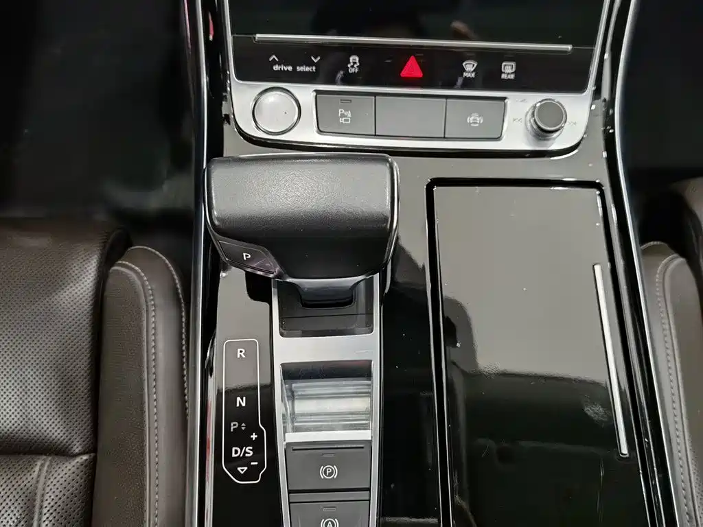 Audi A8 2018 — фото 13