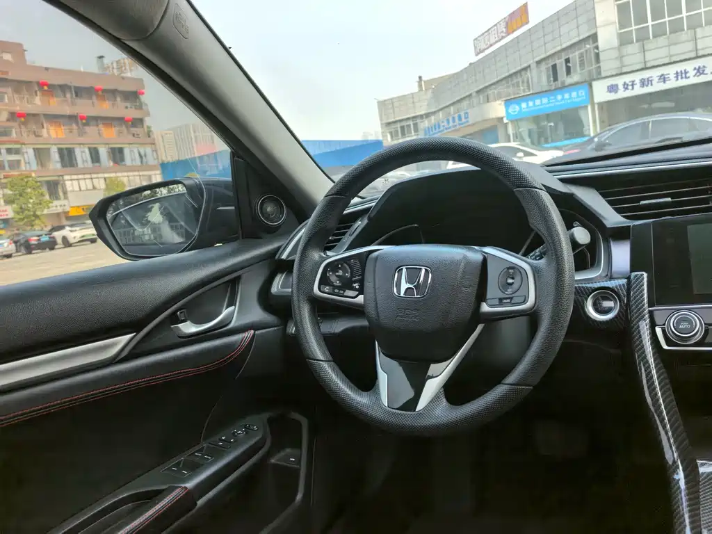 Honda Civic 2018 — фото 7