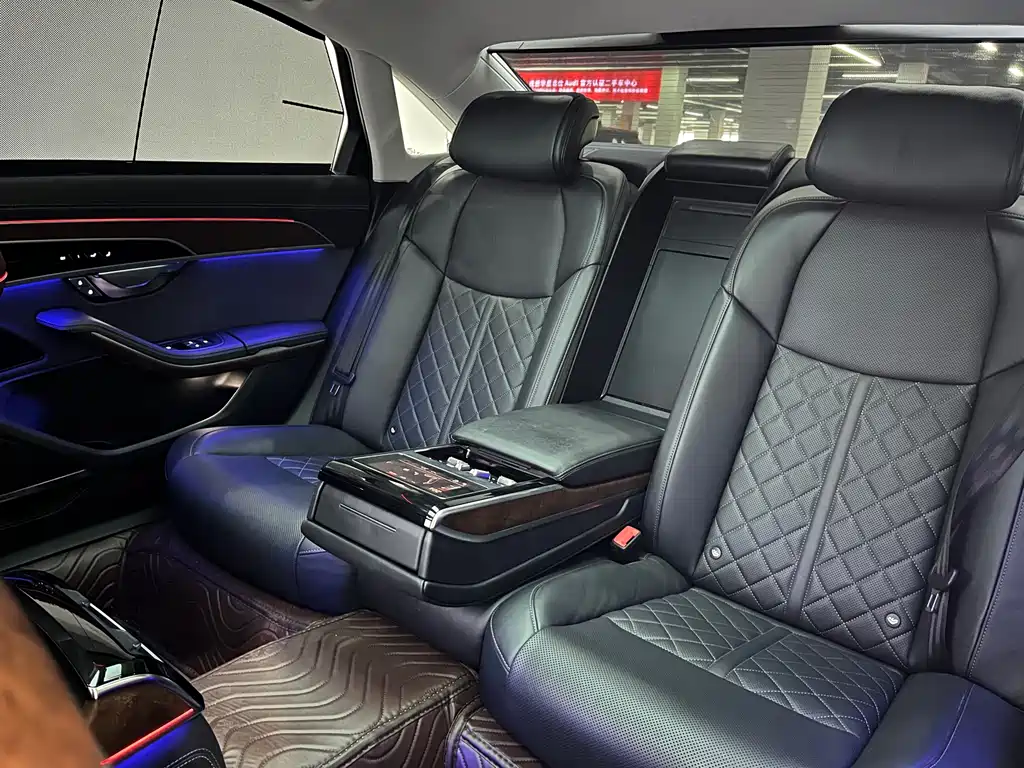 Audi A8 2022 — фото 13