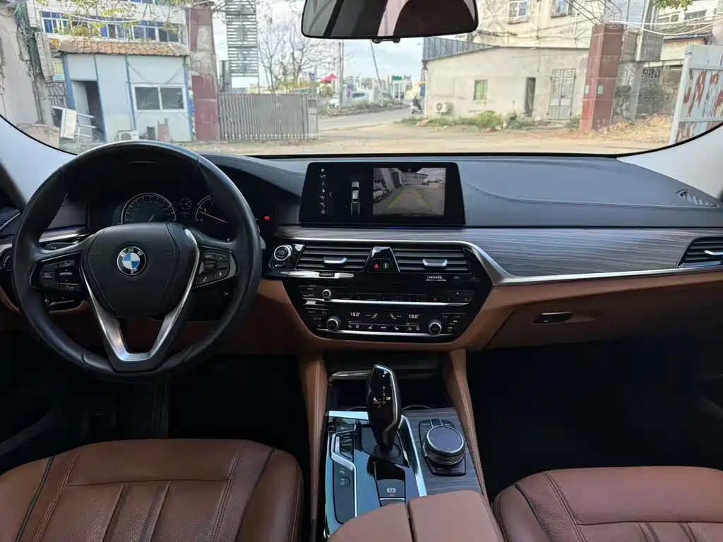 BMW 6 Series GT 2018 — фото 8