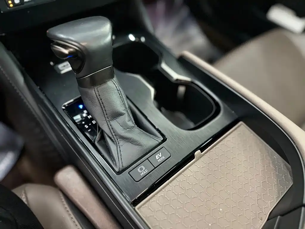 Lexus ES 2023 — фото 13