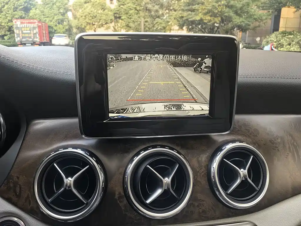 Mercedes-Benz GLA 2015 — фото 12