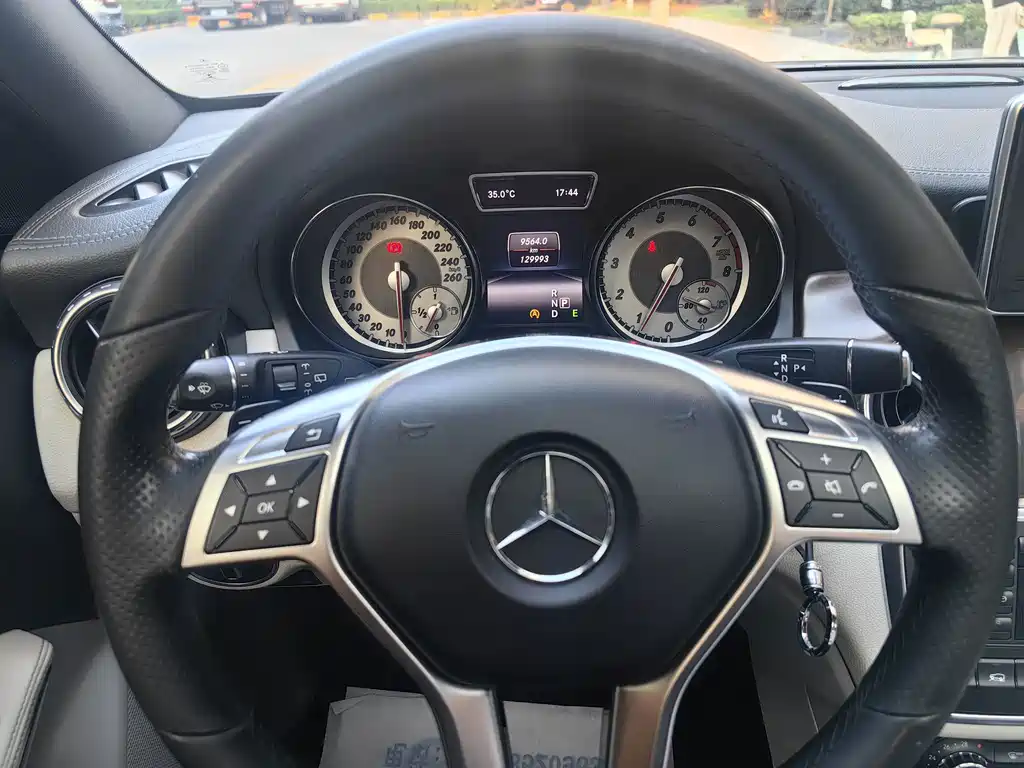 Mercedes-Benz GLA 2015 — фото 11