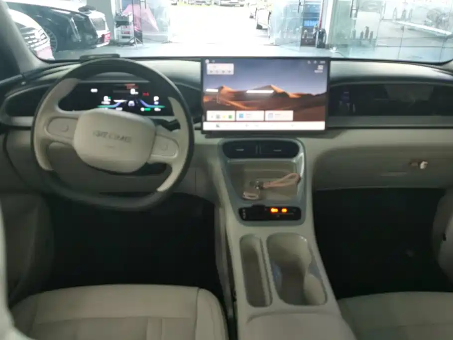Geely Galaxy Starwish 2025 — фото 12