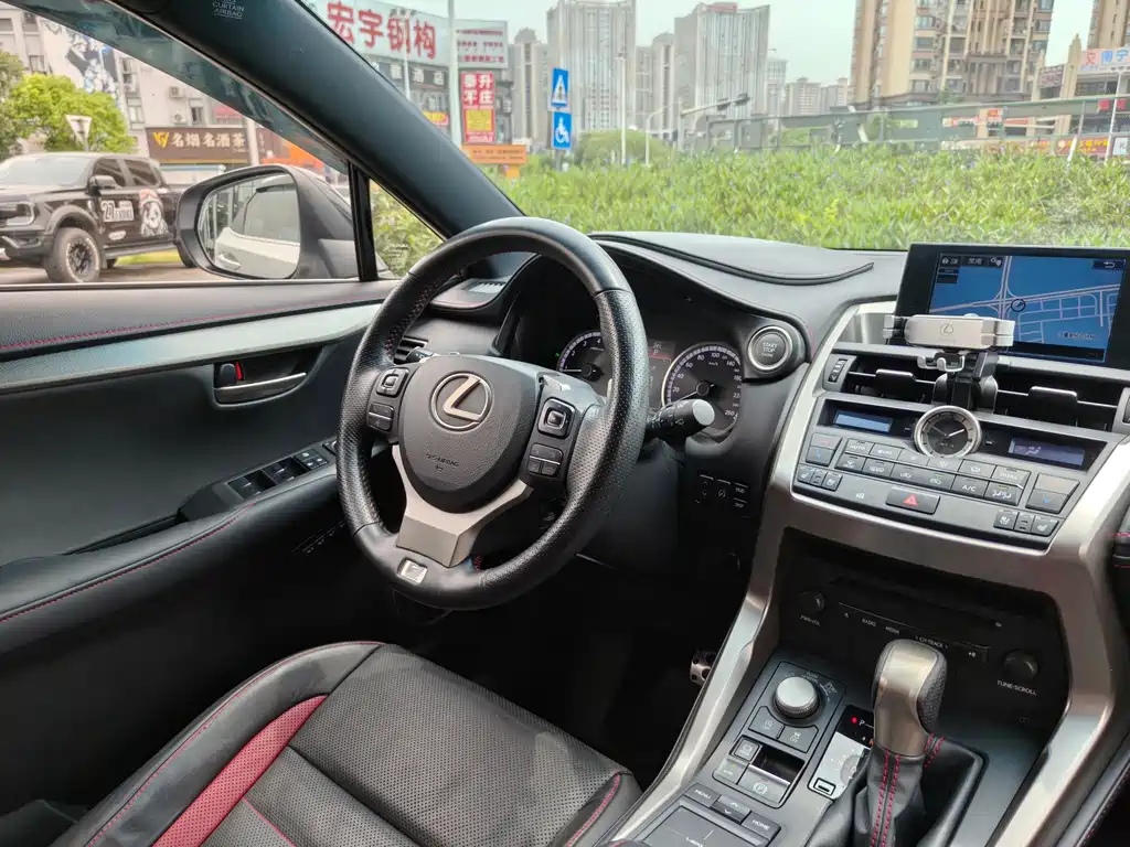 Lexus NX 2015 — фото 11