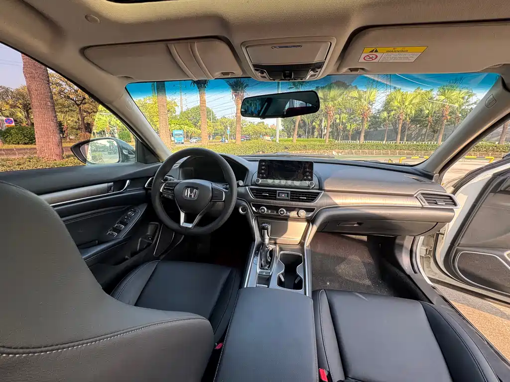 Honda Accord 2018 — фото 10