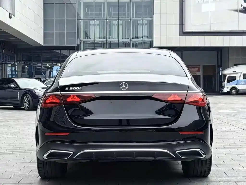 Mercedes-Benz E-Class 2023 — фото 10