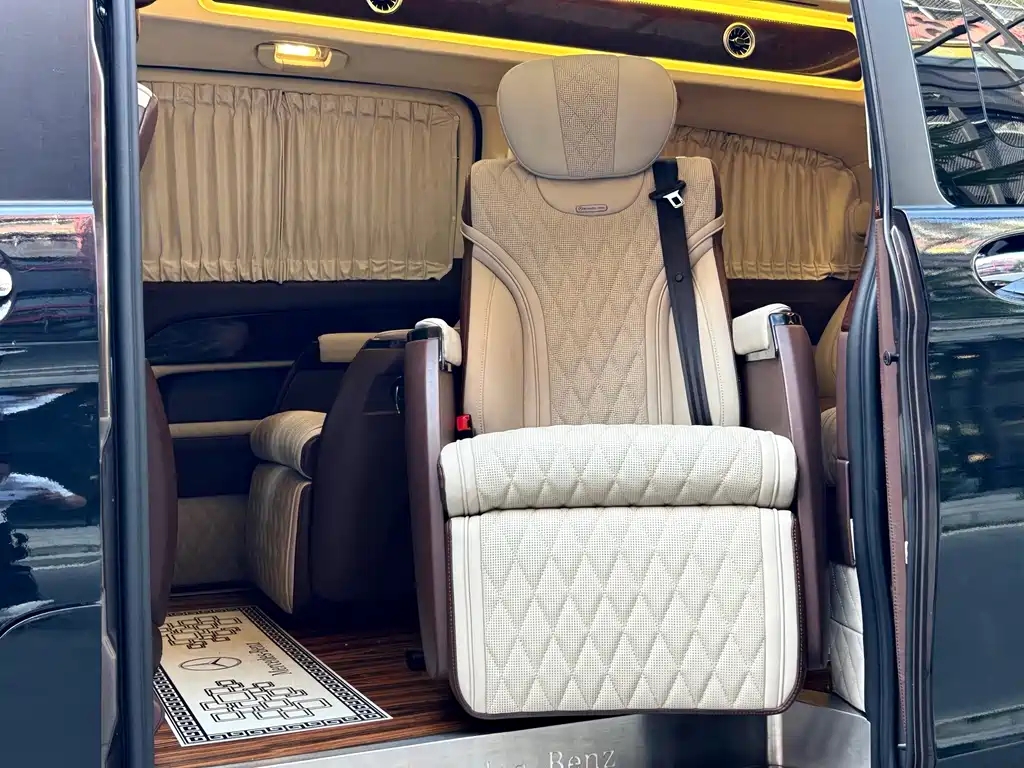 Mercedes-Benz V-Class 2020 — фото 11