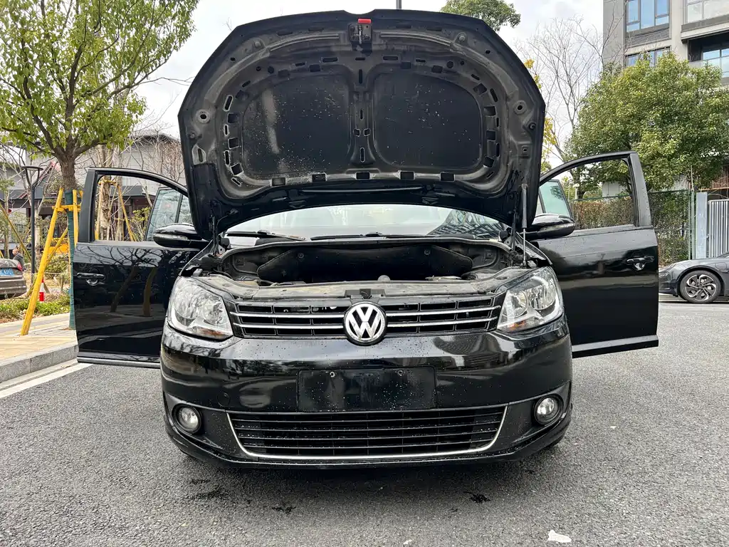 Volkswagen Touran 2015 — фото 22