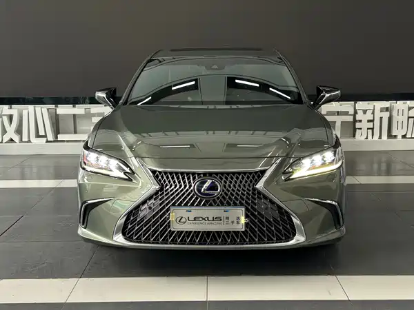 Lexus ES 2019