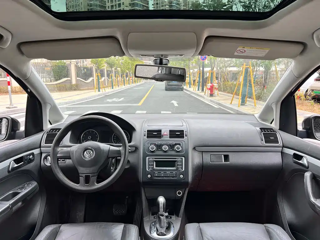 Volkswagen Touran 2015 — фото 11