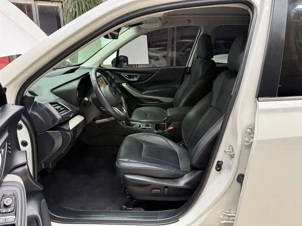 Subaru Forester 2022 — фото 9