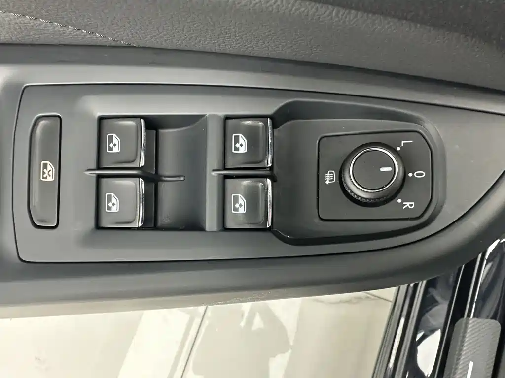 Volkswagen Passat 2023 — фото 12