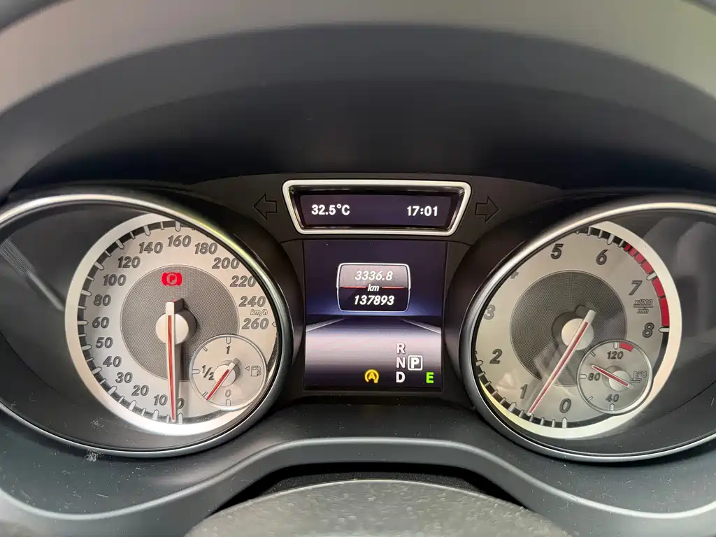 Mercedes-Benz GLA 2015 — фото 12