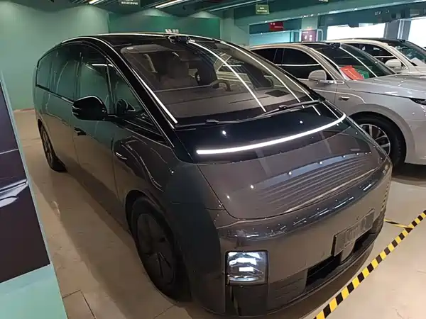 Li Auto MEGA 2025